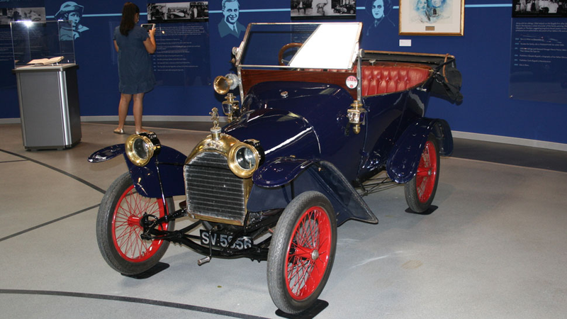 Illustration for article titled This Is The Most Amazing Exhibition Of Bugatti Cars And Artwork Ever